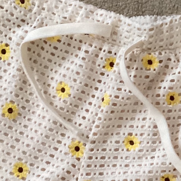 No Boundaries Crochet Flowered Shorts Size M - Picture 2 of 2
